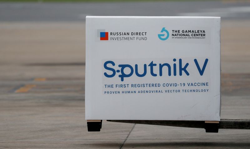 &copy; Reuters. FILE PHOTO: A shipment of doses of the Sputnik V vaccine arrives in Buenos Aires