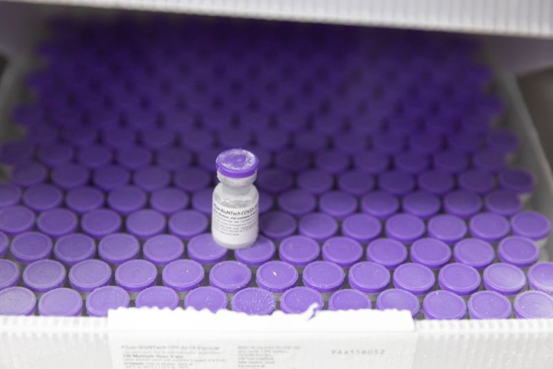 &copy; Reuters. 厚労省、米ファイザー製の新型コロナワクチンを正式承認