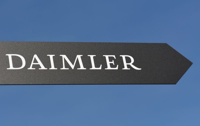 © Reuters. DAIMLER RAPPELLE 1,29 MILLION DE VÉHICULES AUX USA POUR UN PROBLÈME DE LOGICIEL