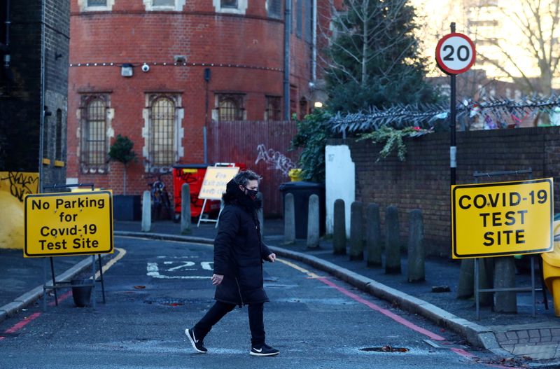 &copy; Reuters. A person walks past the entrance to a testing site, amid the coronavirus disease (COVID-19) pandemic, in London