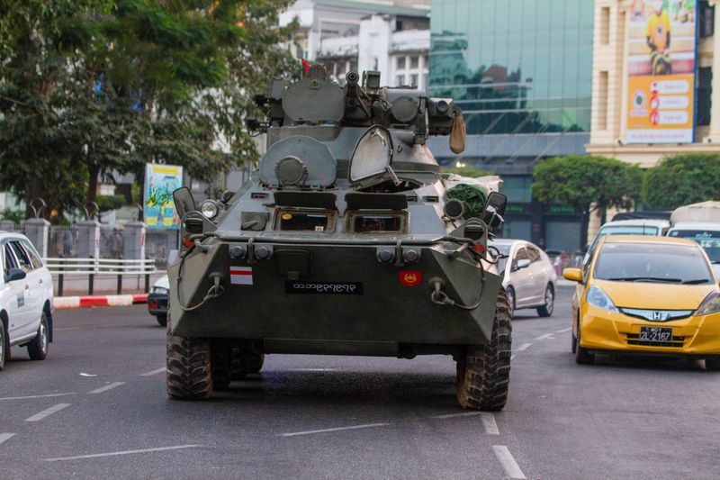 &copy; Reuters. ミャンマー抗議デモ9日目、主要都市に装甲車　夜間の拘束も