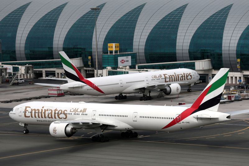 &copy; Reuters. FILE PHOTO: Emirates Boeing 777 planes at Dubai International Airport