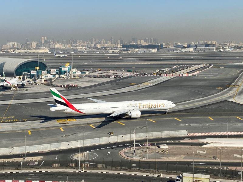 &copy; Reuters. تراجع أعداد المسافرين عبر مطار دبي 70% إلى 25.9 مليون في 2020