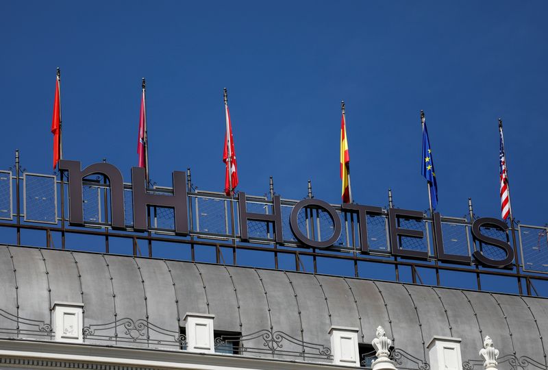 &copy; Reuters. FOTO DE ARCHIVO: El logotipo de NH Hotels en Madrid