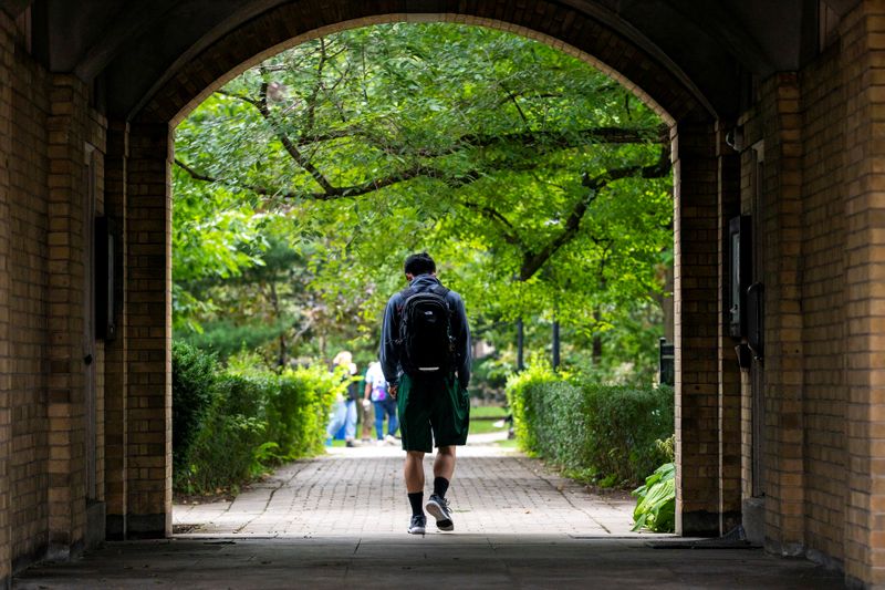 &copy; Reuters. Students walk on the grounds of the University of Toronto in Toronto