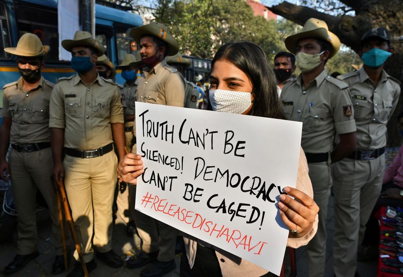 © Reuters. Protest against the arrest of climate activist Disha Ravi, in Bengaluru