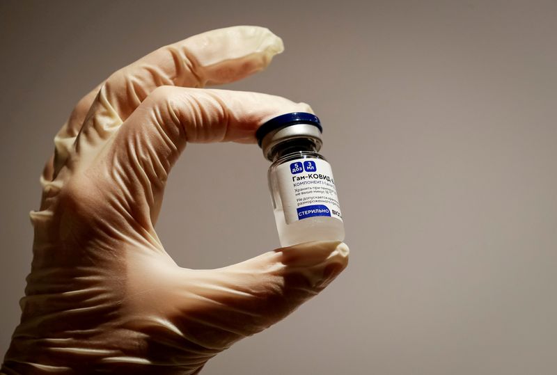 &copy; Reuters. FILE PHOTO: A medical specialist holds a vial of Sputnik V vaccine against the coronavirus in a department store in Moscow, Russia