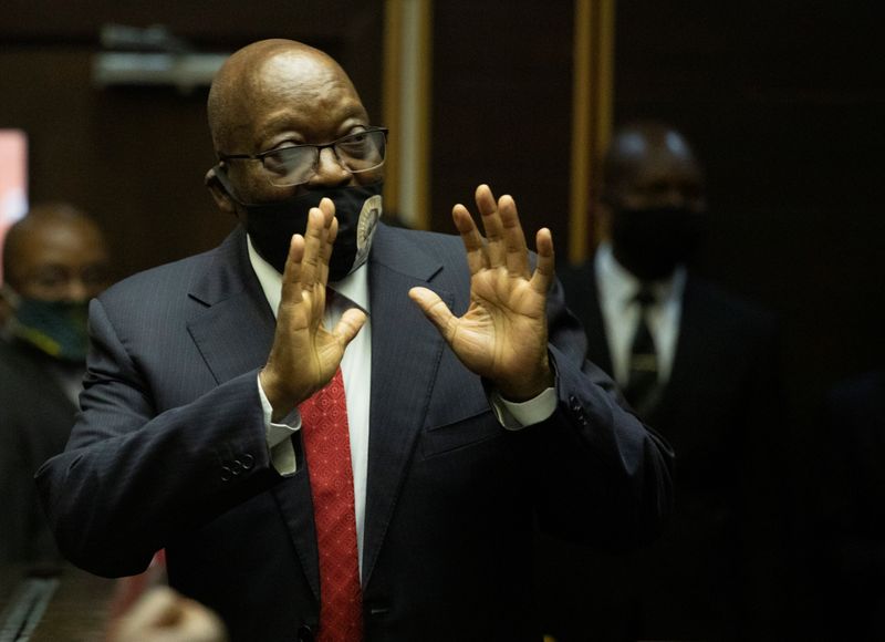 © Reuters. زوما قد يعاقب بالسجن لعدم المثول أمام لجنة تحقيق في الفساد في جنوب أفريقيا