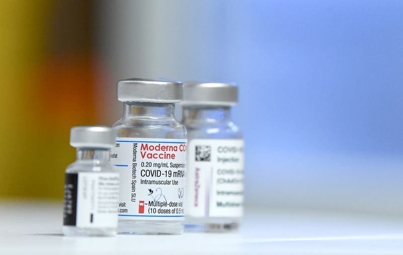 &copy; Reuters. CORONAVIRUS: L&apos;UE DISCUTE D&apos;UN NOUVEAU CONTRAT DE VACCINS AVEC MODERNA, SELON DES SOURCES