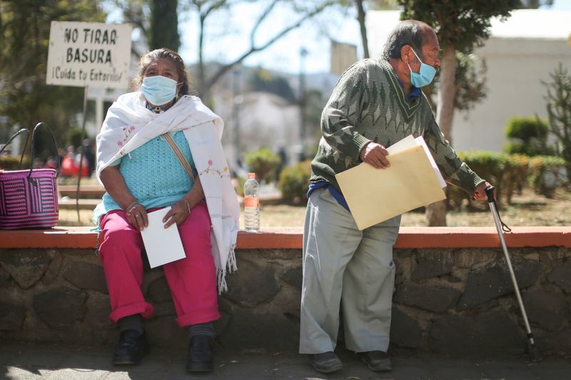 &copy; Reuters. COVID-19 vaccination in Mexico City