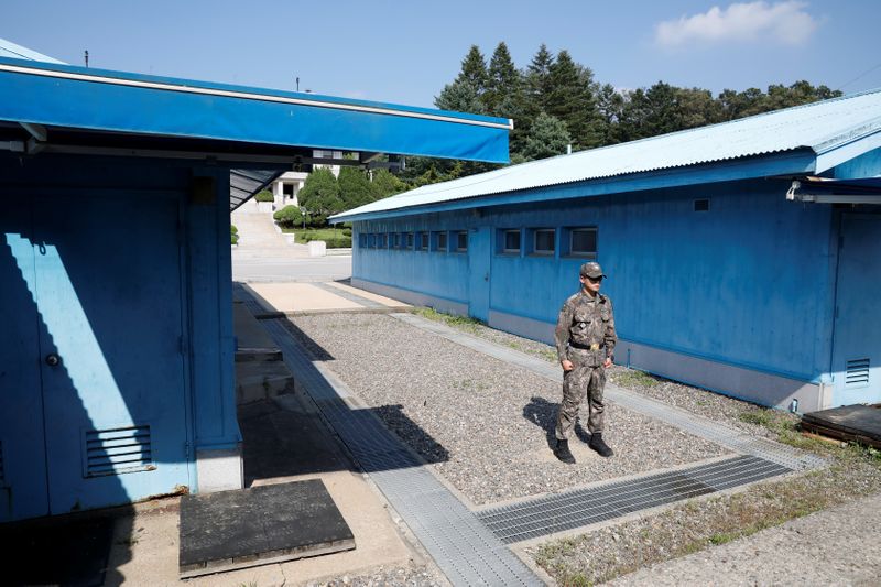 &copy; Reuters. 韓国、南北軍事境界線越えた北朝鮮男性の身柄確保