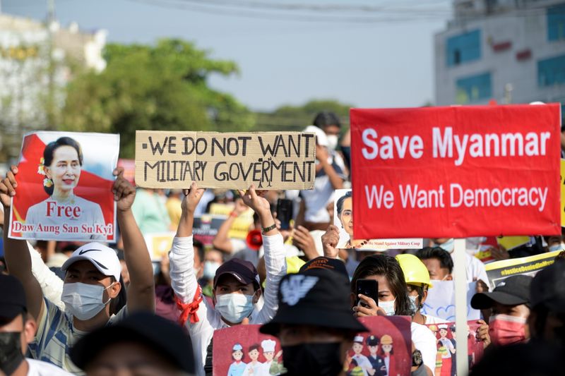 &copy; Reuters. ミャンマーで抗議活動続く、鉄道の運行ストップ