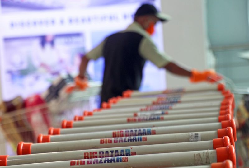 &copy; Reuters. Shopping carts are seen outside the Big Bazaar retail store in Mumbai