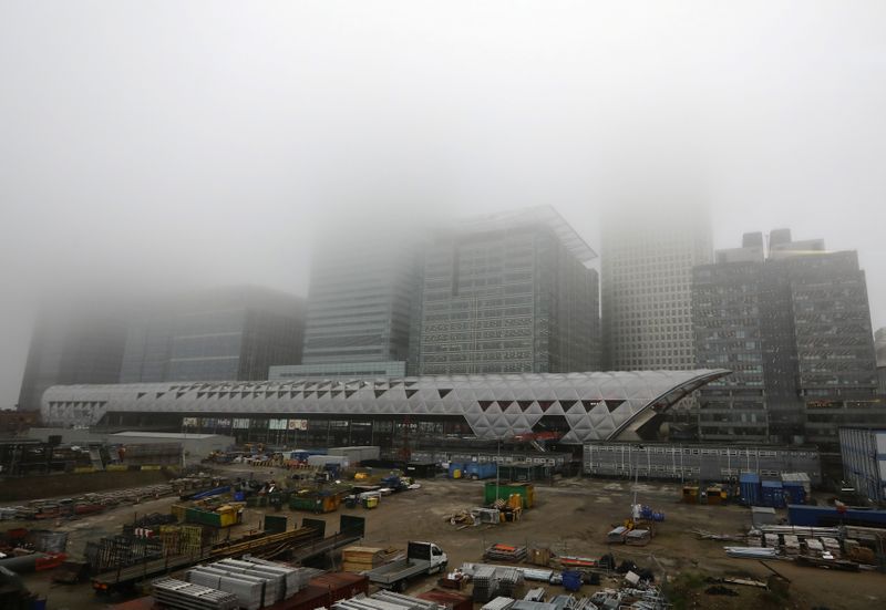 &copy; Reuters. FILE PHOTO: A low fog engulfs the skyscrapers of the financial district of Canary Wharf