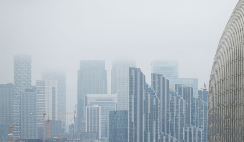 © Reuters. FILE PHOTO: Buildings are seen in the Canary Wharf business district, amid the outbreak of the coronavirus disease (COVID-19), in London