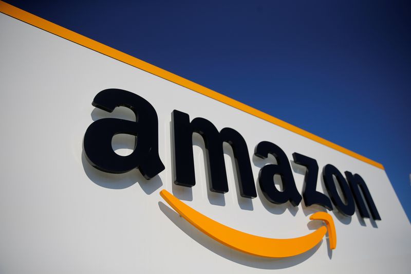 &copy; Reuters. El logo de Amazon en el centro logístico de la compañía en Lauwin-Planque, norte de Francia