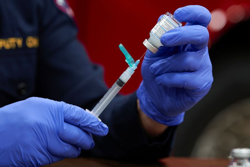 &copy; Reuters. 米政府のワクチン配布、週1350万回分に　バイデン政権で57％増