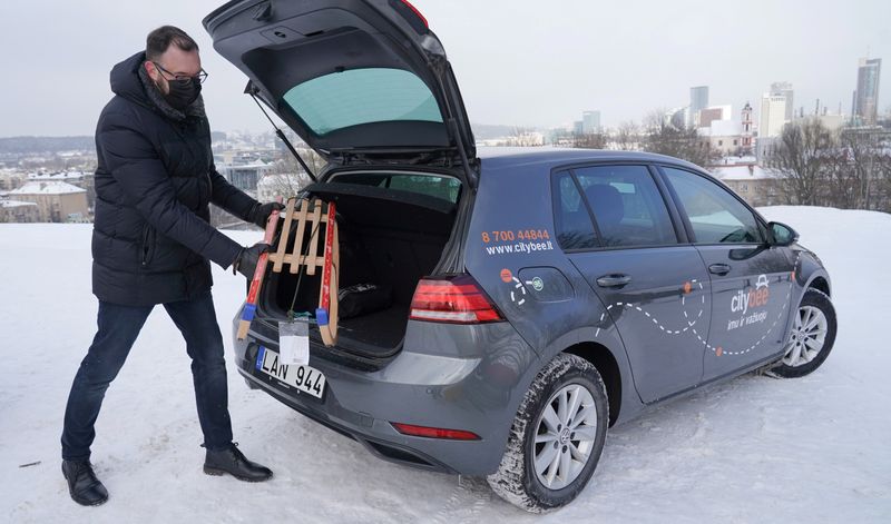 &copy; Reuters. FILE PHOTO: Car-sharing platform CityBee makes Lithuanian capital Vilnius a first city in the world offering sledge sharing service