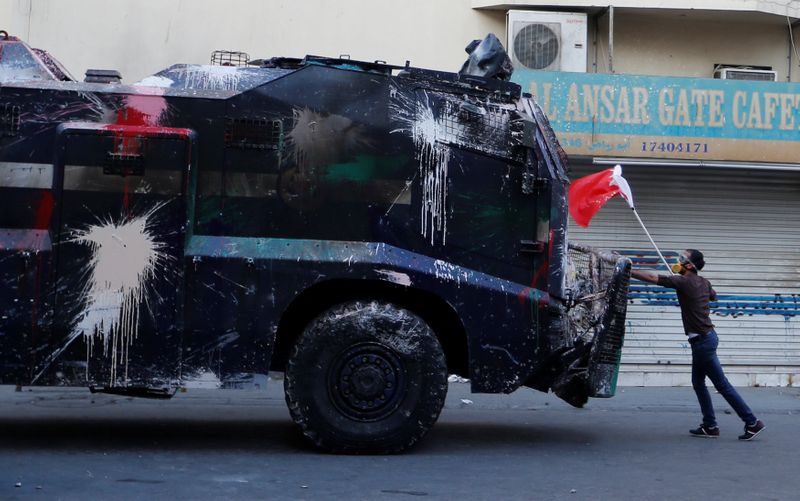 &copy; Reuters. عشر سنوات على الانتفاضة .. بعض البحرينيين ما زالوا يحصون الخسائر