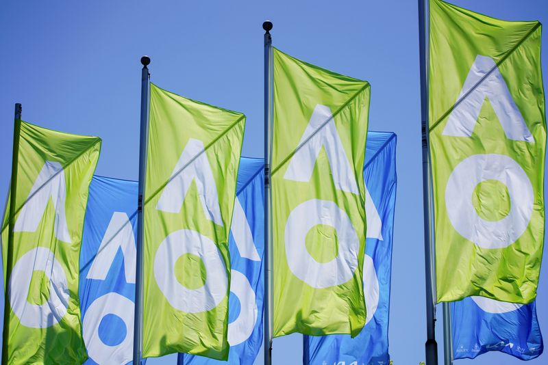 &copy; Reuters. FILE PHOTO: A general view of Australian Open flags in Melbourne