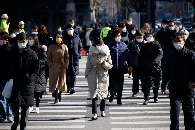 &copy; Reuters. 韓国、1日の感染者数が約1カ月ぶり高水準