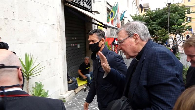 &copy; Reuters. FILE PHOTO: Ex-Vatican treasurer Pell arrives in Rome from Australia