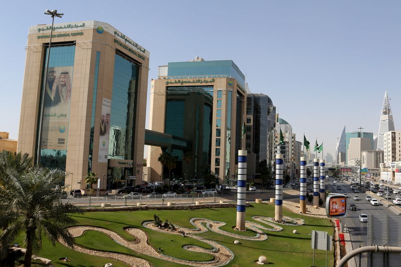 &copy; Reuters. アングル：サウジ、ドバイに挑む　熱き中東ビジネス拠点争奪戦