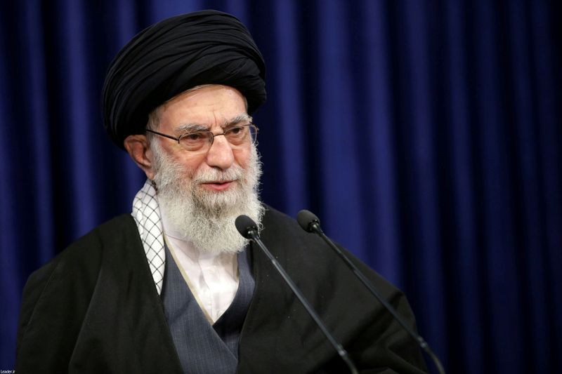 &copy; Reuters. FILE PHOTO: Iranian Supreme Leader Ayatollah Ali Khamenei delivers a televised speech, in Tehran