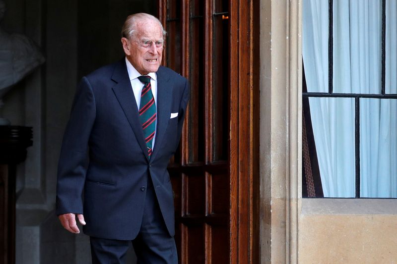 © Reuters. FILE PHOTO: Britain's Prince Philip stepping down from his role as Colonel-in-Chief for the Rifles in Windsor