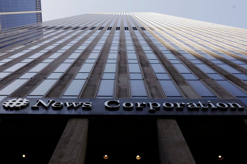 © Reuters. FILE PHOTO: The News Corporation logo is displayed on the side of a building in midtown Manhattan in New York