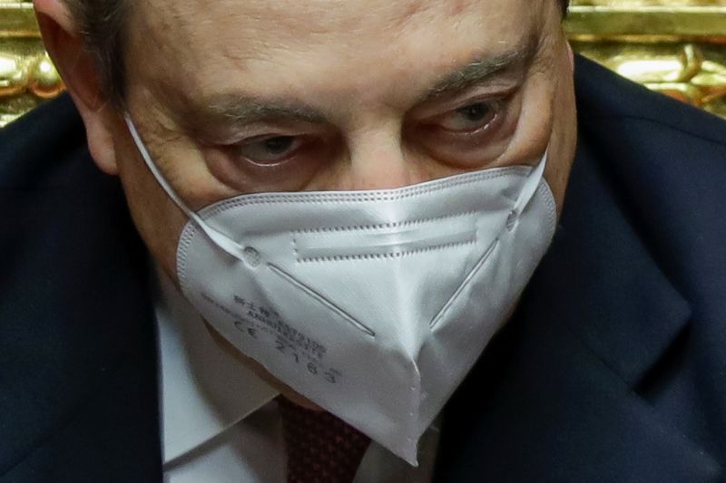 &copy; Reuters. Mario Draghi durante il discorso per ottenere la fiducia al Parlamento