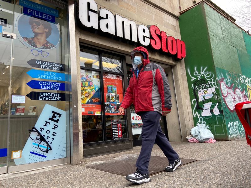 © Reuters. FILE PHOTO: A GameStop store is seen in the Jackson Heights neighborhood of New York City