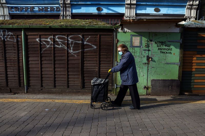 &copy; Reuters. 英イングランド、3回目の封鎖でコロナ新規感染者が減少＝調査