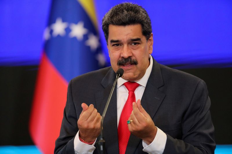 &copy; Reuters. FOTO DE ARCHIVO: El presidente venezolano Nicolás Maduro durante una conferencia de prensa en Caracas, Venezuela, el 8 de diciembre de 2020.