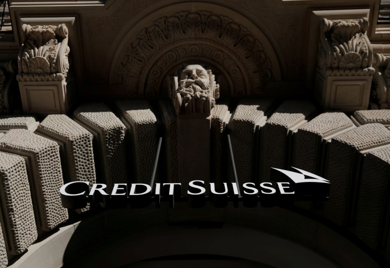 &copy; Reuters. FOTO DE ARCHIVO: El logo del banco suizo Credit Suisse se ve en su sede en la plaza Paradeplatz de Zúrich, Suiza