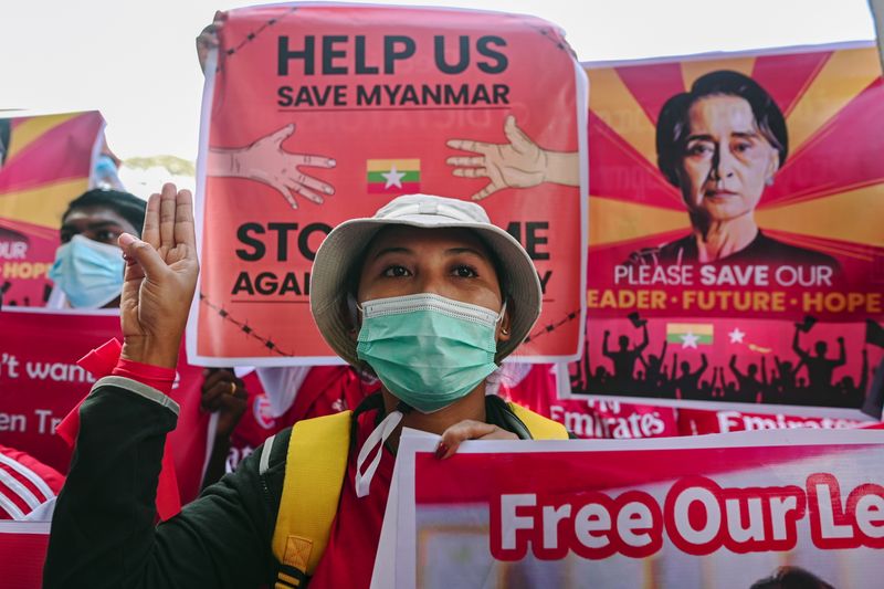 &copy; Reuters. Demonstrators protest against the military coup and demand for the release of elected leader Aung San Suu Kyi, in Yangon