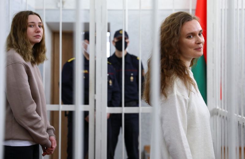 &copy; Reuters. سجن صحفيتين عامين في روسيا البيضاء لتصوير الاحتجاجات