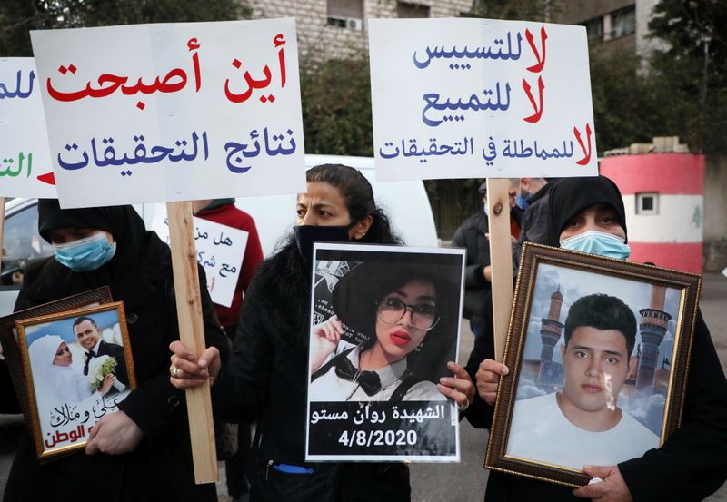 © Reuters. محكمة لبنانية تستبعد قاضيا اتهم سياسيين بالإهمال في انفجار مرفأ بيروت