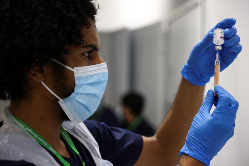 &copy; Reuters. COVID-19 vaccinations in London