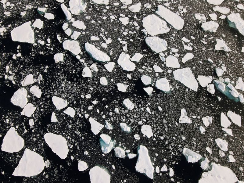 &copy; Reuters. FILE PHOTO: An aerial view of floating ice in the Arctic Ocean