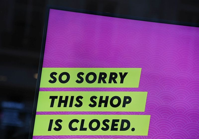 &copy; Reuters. Cartaz informando que loja está fechada no Reino Unido