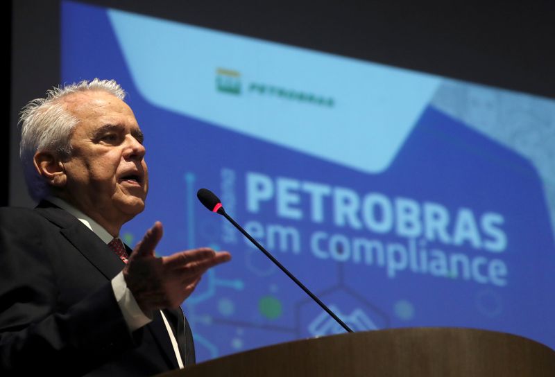 © Reuters. FILE PHOTO: Roberto Castello Branco, CEO of Petroleo Brasileiro S.A. (PETROBRAS), speaks during a compliance event in Rio de Janeiro