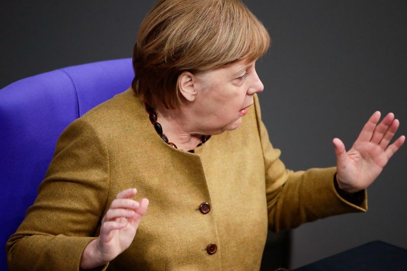 &copy; Reuters. La cancelliera tedesca Angela Merkel presso il Bundestag