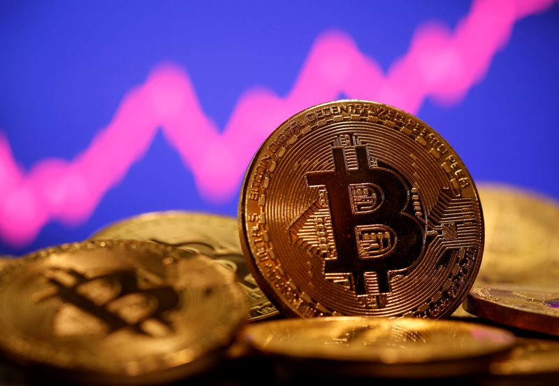 &copy; Reuters. ビットコイン、時価総額1兆ドル突破　過熱警戒でも最高値更新