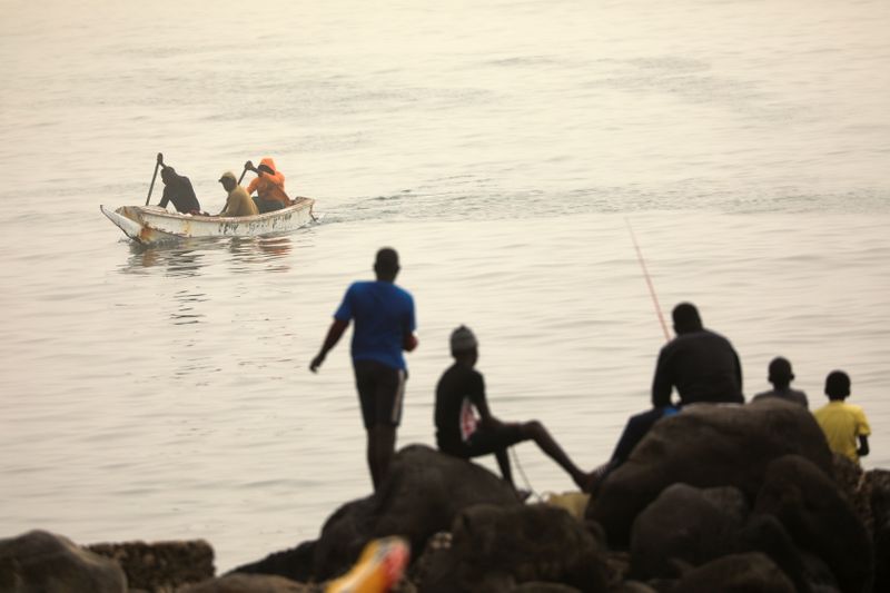 Sahara dust chokes Senegal's capital, disrupts fishing