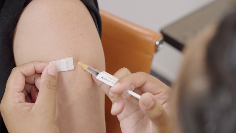 © Reuters. Coronavirus disease (COVID-19) vaccination of vaccinators in Auckland