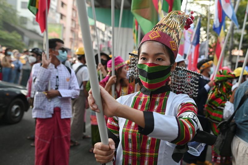 &copy; Reuters. أعضاء أقليات في ميانمار ينظمون احتجاجا إظهارا للوحدة ضد الانقلاب