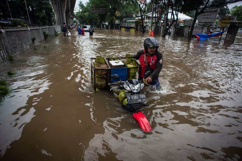 La capital de Indonesia fue azotada por los monzones y más de 1.000 tuvieron que ser evacuados