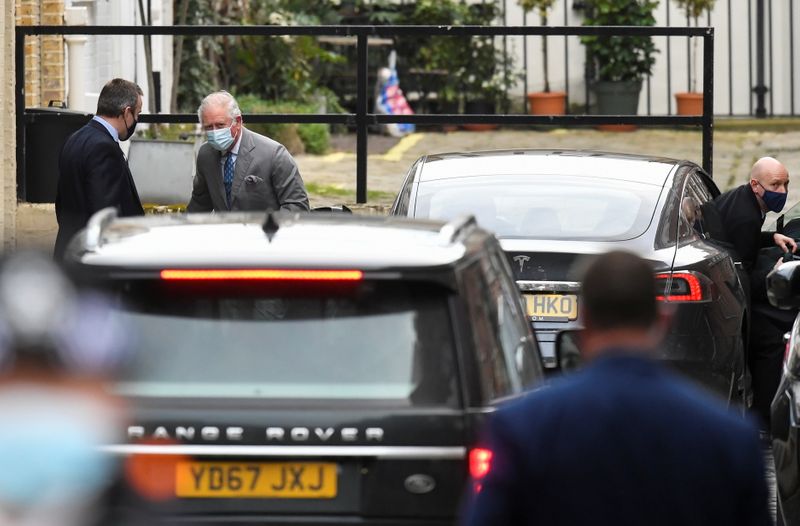 © Reuters. Britain's Prince Charles arrives at King Edward VII's Hospital in London