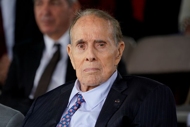 &copy; Reuters. FILE PHOTO: Bob Dole attends welcome ceremony in honor of new Joint Chiefs Chairman Milley at Joint Base Myer-Henderson Hall, Virginia